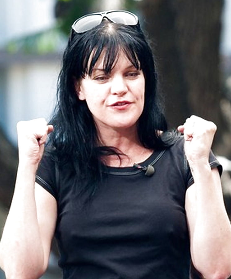 Celebs 082 Pauley Perrette non-nude 8